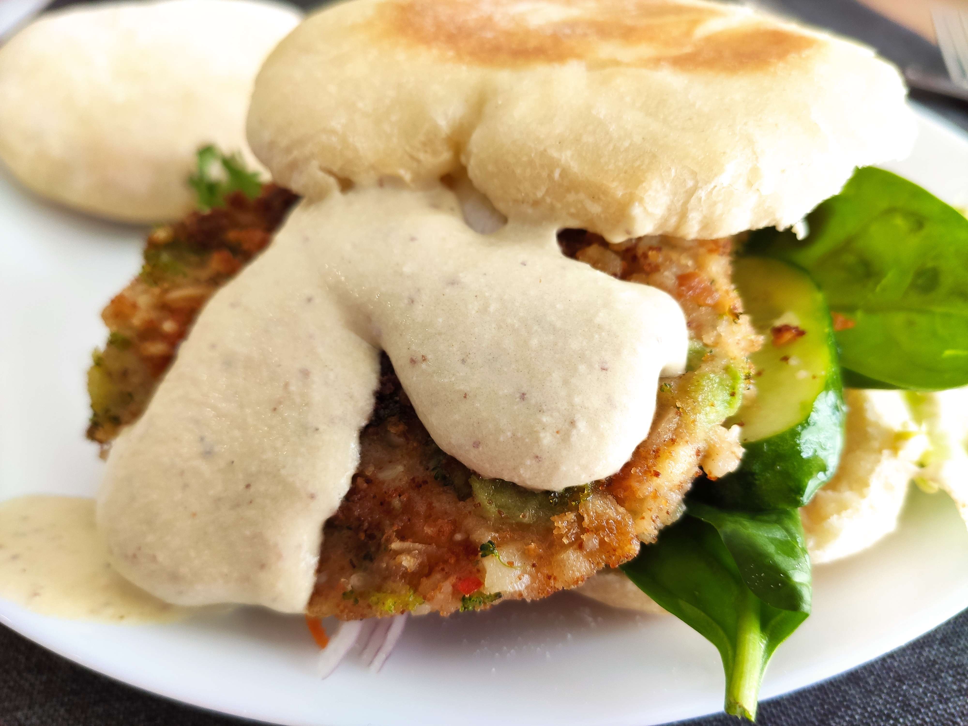 Falafel z fasoli i brokuła w picie